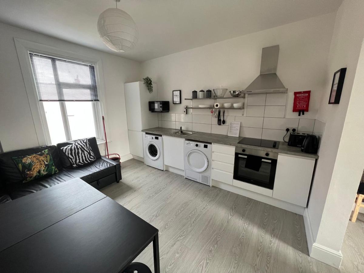Safari Apartment, Free Parking, 10Min Walk To Blackpool Tower, Sleeps 12 Dış mekan fotoğraf
