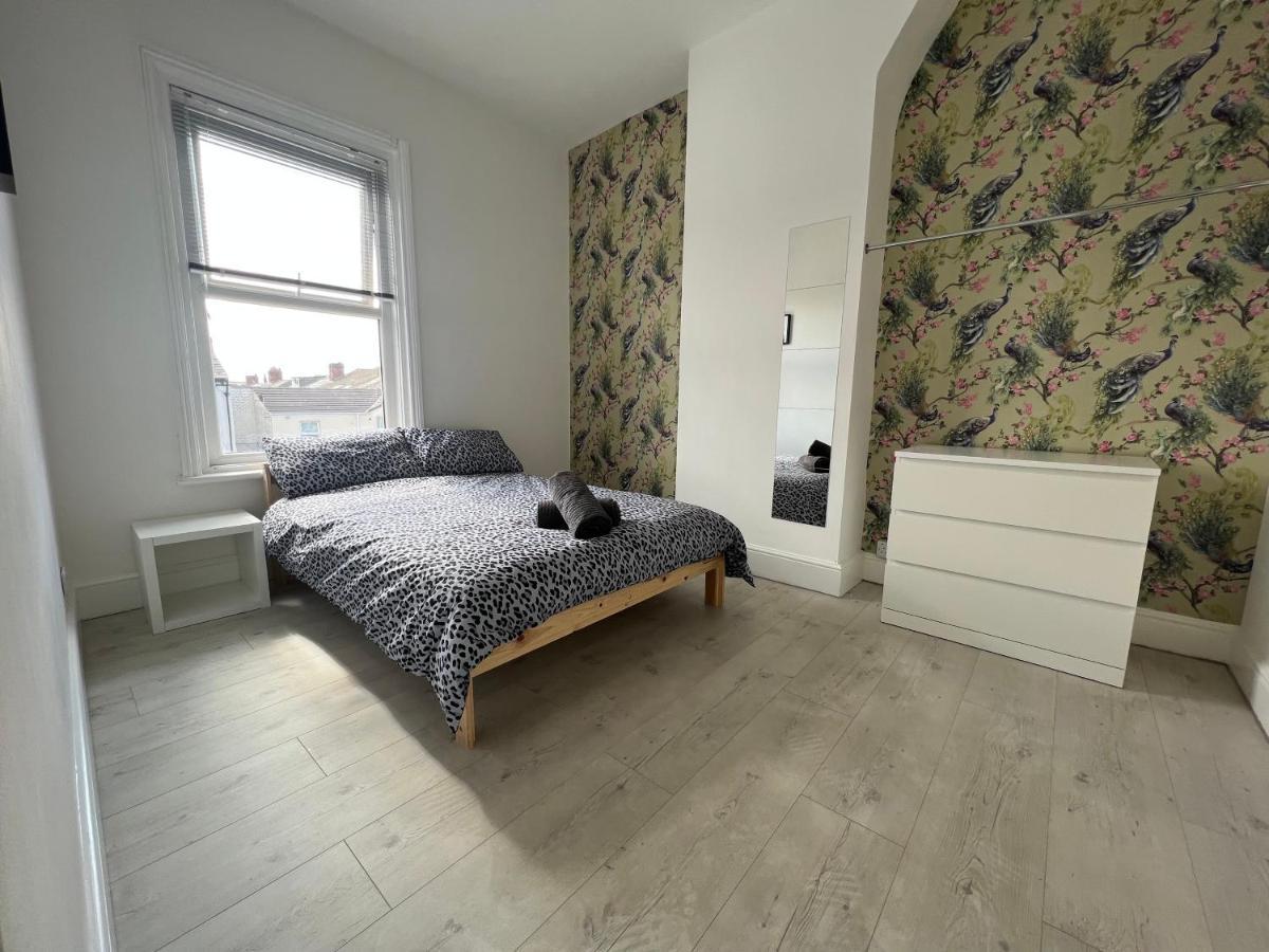 Safari Apartment, Free Parking, 10Min Walk To Blackpool Tower, Sleeps 12 Dış mekan fotoğraf