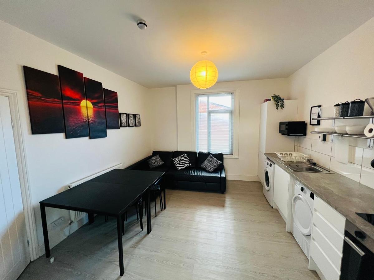 Safari Apartment, Free Parking, 10Min Walk To Blackpool Tower, Sleeps 12 Dış mekan fotoğraf